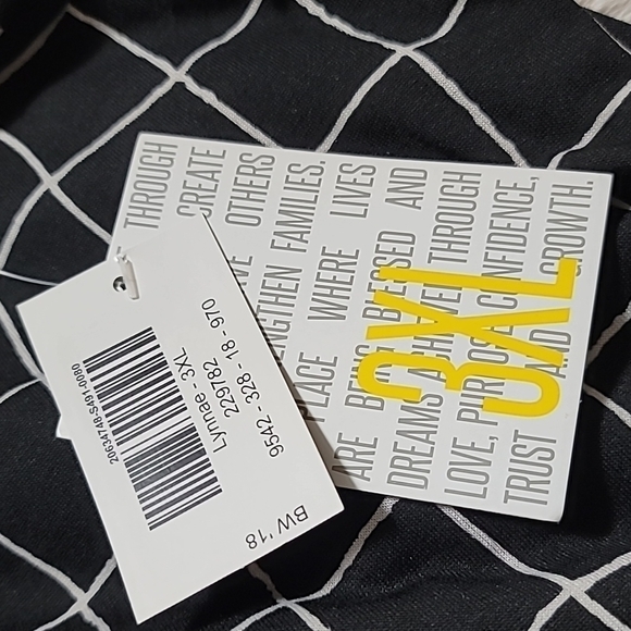 🆕️ LuLaRoe "LYNNAE" top 3XL New With Tags *Firm* black and white plaid - Picture 4 of 9